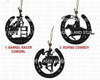 1 adorno navideño de madera en blanco con forma de herradura de vaquero o vaquera, silueta negra, estilo western, jinete de barriles. ENVÍO GRATIS.