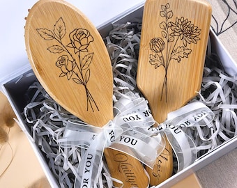 Peine de bambú con nombre personalizado, regalo de flor de nacimiento grabada