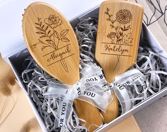 Benutzerdefinierte Name Bambus Haarbürste mit Geburtsblume: Brautjungfer Geschenk