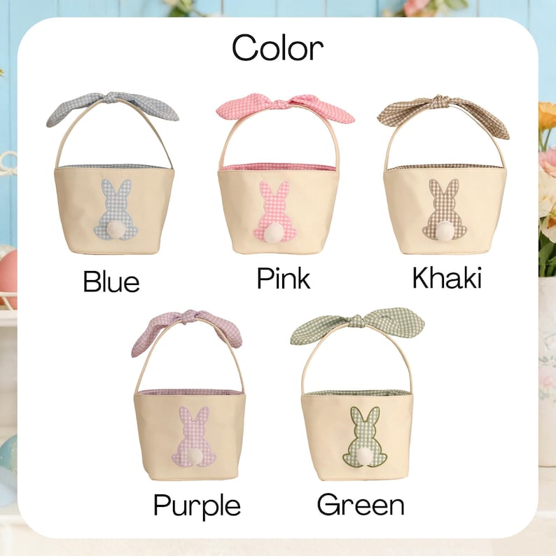 Pu&ograve; includere: Cesti pasquali blu, rosa, kaki, viola e verdi. Ogni cesto ha un design a coniglietto e un manico con dettagli di orecchie di coniglio abbinati. La parola "Color" &egrave; nella parte superiore dell'immagine.