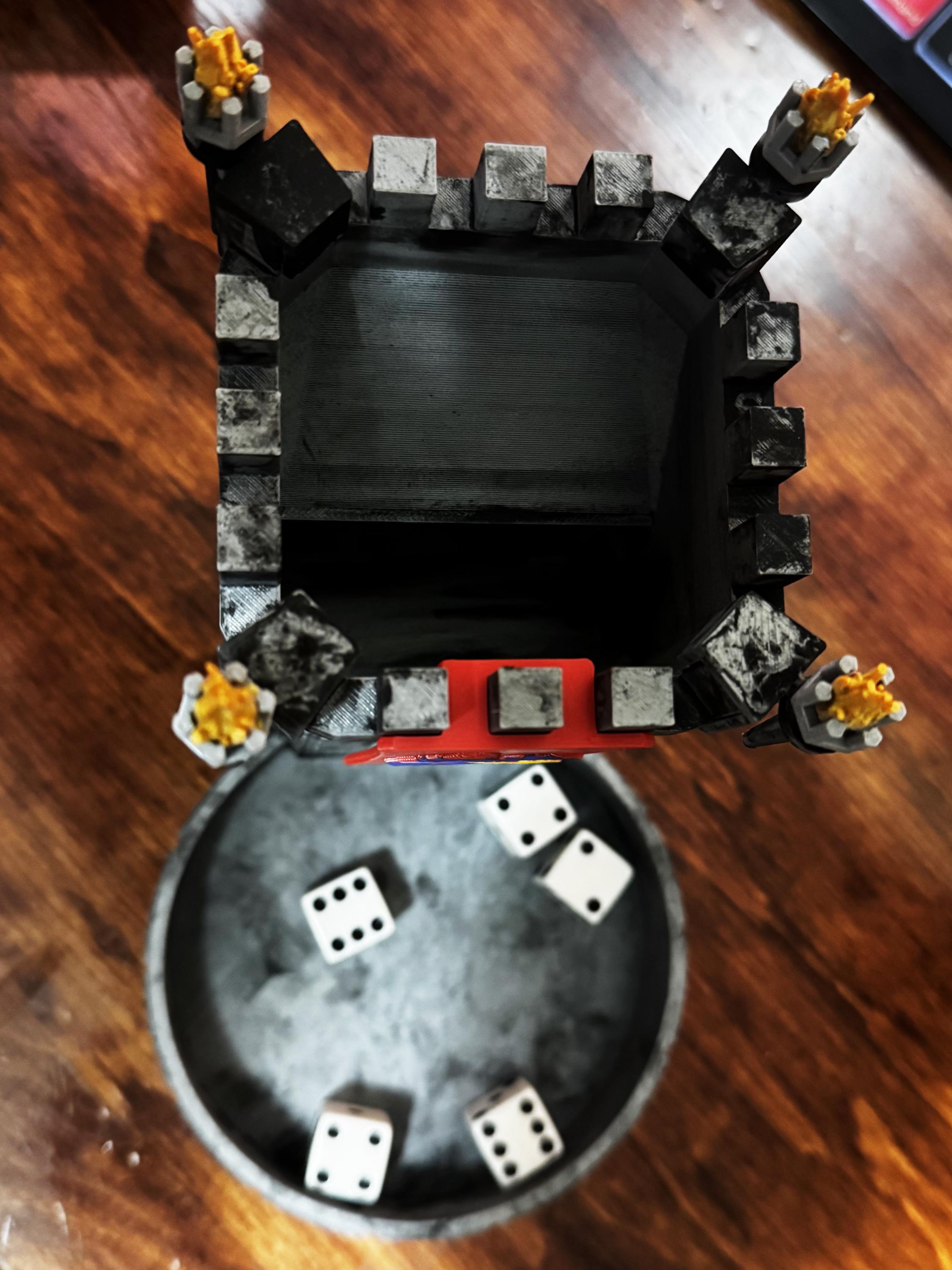 Houten D&D Dobbeltoren – Fantasy Drakenontwerp, Geschikt Voor Rollenspellen, Handgemaakt Cadeau Voor Spelers (dobbelstenen Niet Inbegrepen)
