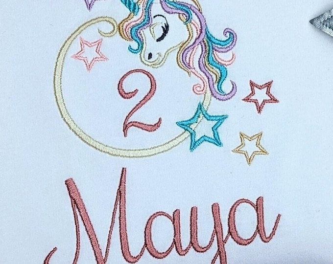 Personalisiertes Einhorn Geburtstagsshirt mit Name und Zahl Mädchen, Oberteil Geburtstagsoutfit erster Jahr, Geschenk für Kinder 1,2,3