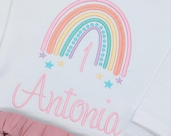 Regenbogen Mädchen Geburtstagsshirt mit Name und Zahl -1 2 3 - in Pastellfarben, Geburtstagsparty Outfit Kindershirt, Erster Jahr Geschenk
