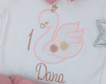 Geburtstagsshirt für Mädchen ,Schwan Shirt mit Zahl und Name, Geburtstagsoutfit für Kinder Geburtstagsparty Outfit, Erster Jahr Geschenk