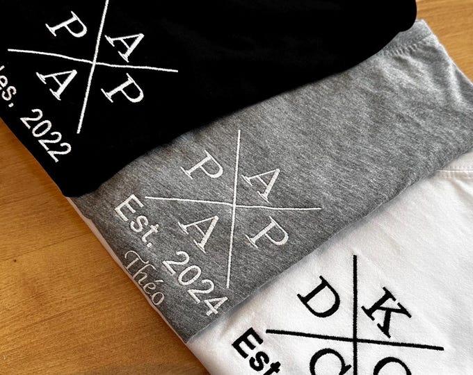 Papa besticktes T-Shirt mit personalisiertem Namen und Jahr, Vater-Shirt-Geschenk, Ankündigung für werdenden Papa, Vatertag,  Papa-Geschenk