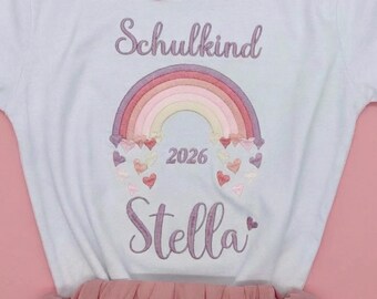 T- Shirt für Schulkind Einschulung 2026, Schulanfang Geschenk Shirt Regenbogen mit Name für Mädchen, 1. Klasse Schultag Schulanfänger,