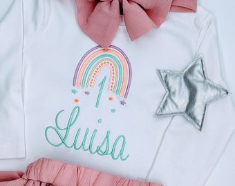 Regenbogen Mädchen Geburtstagsshirt mit Name und Zahl -1 2 3 - in Pastellfarben, Geburtstagsparty Outfit Kindershirt, Erster Jahr Geschenk