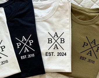 Papa besticktes T-Shirt personalisiert Name und Jahr, Vatershirt Geschenk, werdende Papa Ankündigung, Vatertag, Mama, Opa,Weihnachtsgeschenk