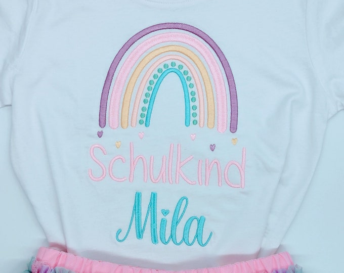 T- Shirt für Schulkind Einschulung 2025, Schulanfang Geschenk Shirt Regenbogen mit Name für Mädchen, 1. Klasse Schultag Schulanfänger,