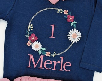 Blumenkranz Altrosa Geburtstagsshirt Mädchen mit Name und Zahl -1 2 3 , Geburtstagsparty Outfit Kindershirt, Erster Jahr Geschenk