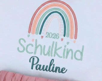 T- Shirt für Schulkind Einschulung 2026, Schulanfang Geschenk Shirt Regenbogen mit Name für Mädchen, 1. Klasse Schultag Schulanfänger,