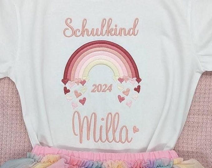 T- Shirt für Schulkind Einschulung 2025, Schulanfang Geschenk Shirt Regenbogen mit Name für Mädchen, 1. Klasse Schultag Schulanfänger,