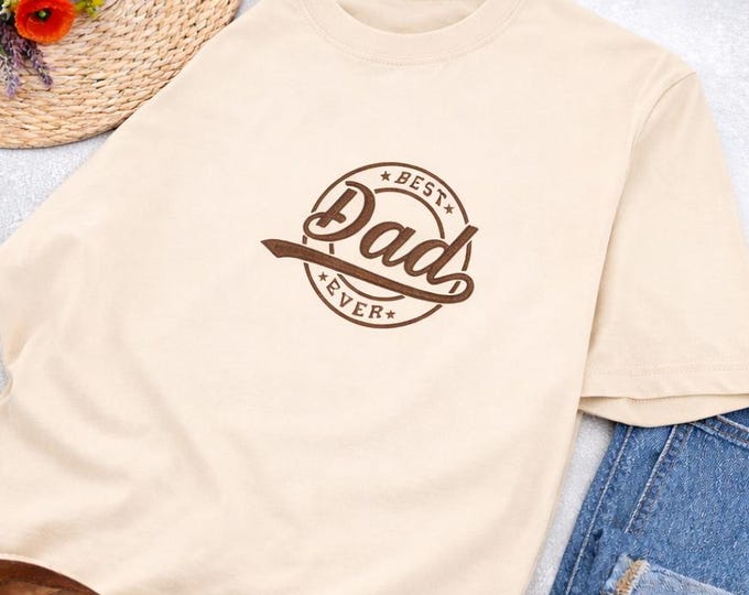 Papa T-Shirt bestickt mit Name & Jahr – Personalisiertes Väter Geschenk – Vatertag Geschenk  Werdender Papa Ankündigung – Mama Oma Opa Shirt