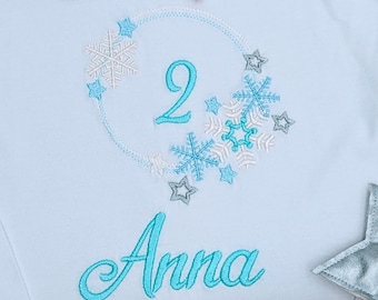 Weißes Geburtstagsshirt Kurzarm oder Langarm für Kinder bestickt, Kinder Shirt mit Schneeflocken Geburtstag, personalisiert mit Zahl & Name