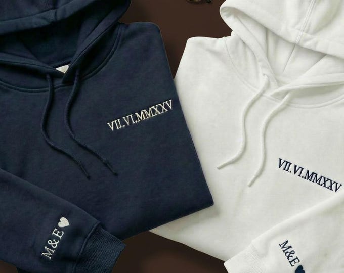 Hoodie Paar Valentinstag mit Datum,  personalisiert Besticktes Sweatshirt mit Initialen und Herz auf dem Ärmel, Outfit Valentinstagsgeschenk