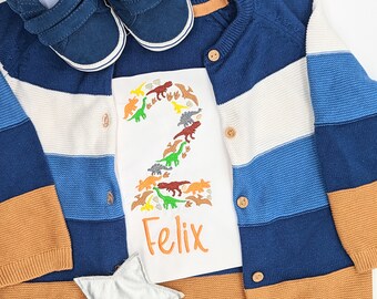 Dinosaurier Kinder T-Shirt personalisiert mit Namen und Geburtsjahr. Geschenk zum Geburtstag für Jungen, Verschiedene Farben