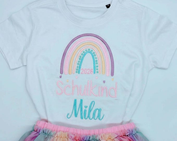 T- Shirt für Schulkind Einschulung 2026, Schulanfang Geschenk Shirt Regenbogen mit Name für Mädchen, 1. Klasse Schultag Schulanfänger,