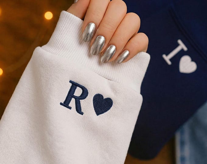 Besticktes Sweatshirt mit Initialen und Herz auf dem Ärmel, personalisierter Hoodie Paar Outfit,Valentinstagsgeschenk Jubiläumsgeschenke