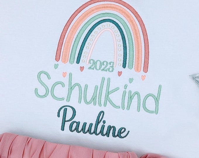 T- Shirt für Schulkind Einschulung 2025, Schulanfang Geschenk Shirt Regenbogen mit Name für Mädchen, 1. Klasse Schultag Schulanfänger,
