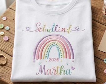 T- Shirt für Schulkind Einschulung 2026, Schulanfang Geschenk Shirt Regenbogen mit Name für Mädchen, 1. Klasse Schultag Schulanfänger,