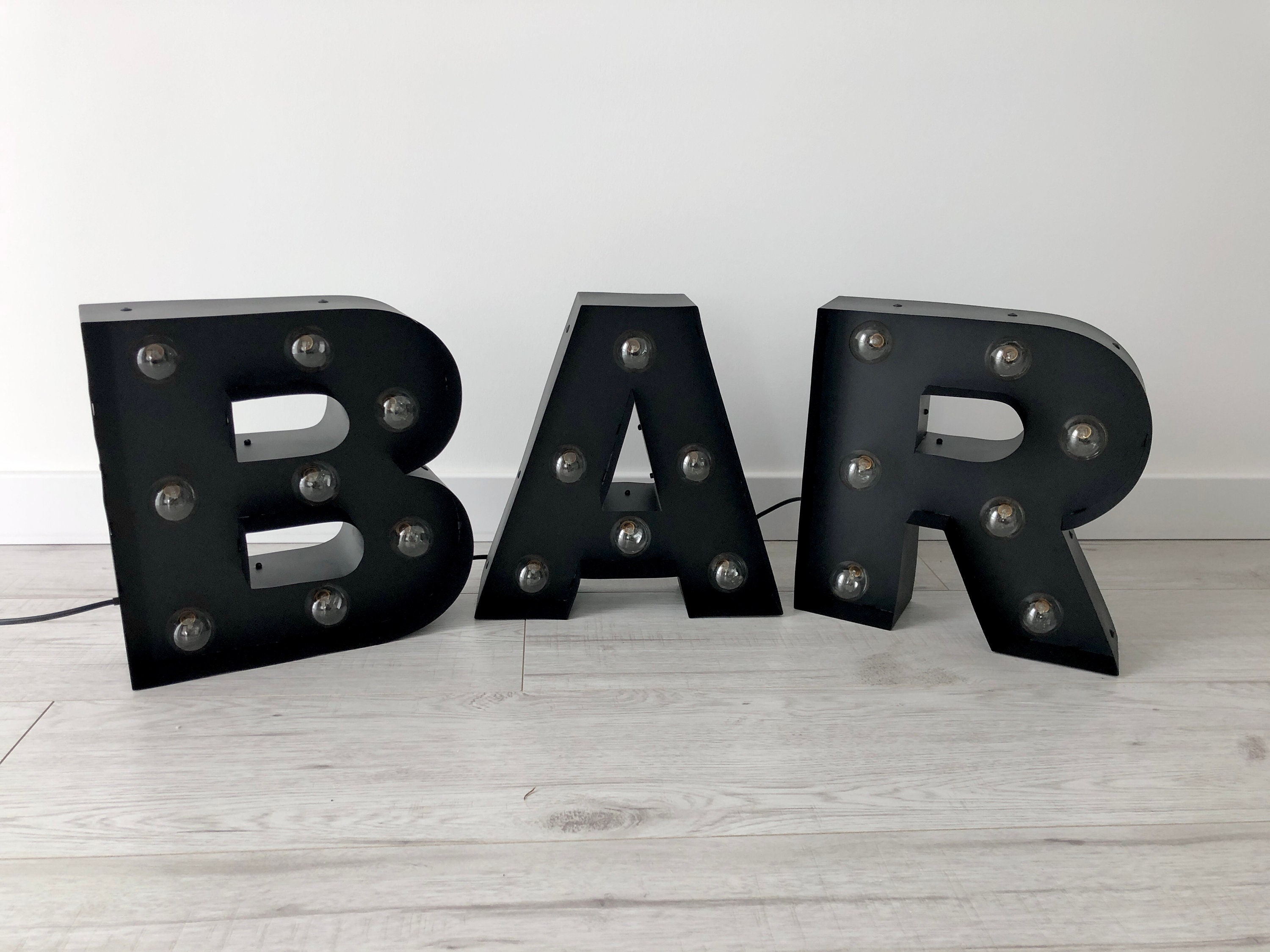 Vintage Industrielles Bar-Schild Dekorative LED-beleuchtete  Buchstabenlichter Marquee-Bar-Schilder - Schwarze leuchtende Buchstaben  beleuchtetes Bar-Dekor (23,03 Zoll x 8,66 Zoll