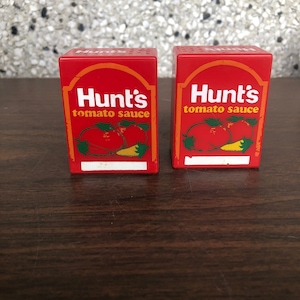 Hunts tomato sauce salt and pepper shakers