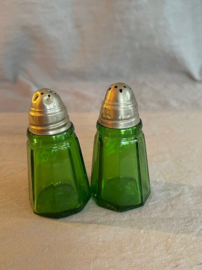 Vintage Emerald Green Depression Glass Salt and Pepper Shakers Etsy