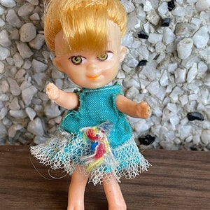 Vintage winzige Puppe aus Hong Kong