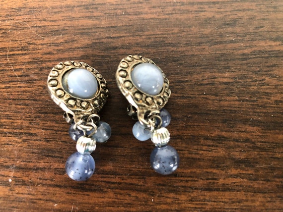 Boucles D'Oreilles Dormeuses Plaqué Or Années 1930/40 Avec Pierre Bleue - Vintage