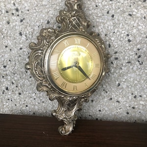Vintage 1950’s metal united clock