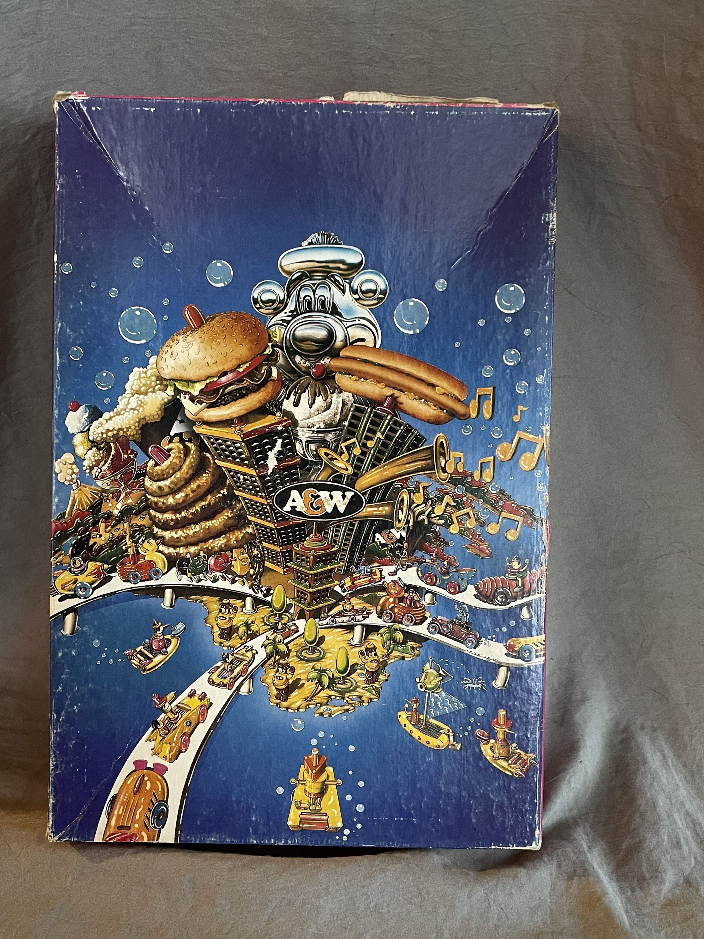 Very rare ! The great A&W root bear’s city puzzle 1984
