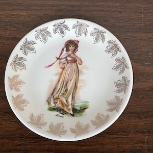 Vintage Wood & Sons Burslem England &quot;Pinky&quot; Lawrence Gold Leaf Pattern - 4 3/8&quot; Plate