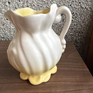 Jarra de cerámica Weller blanca vintage