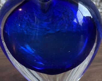 Jarrón vintage de cristal azul Sommerso con forma de corazón