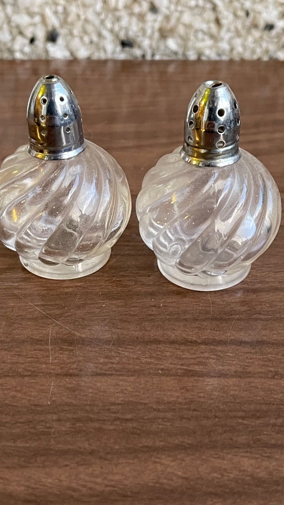 ヴィンテージガラス渦巻き塩コショウ入れ - Etsy 日本