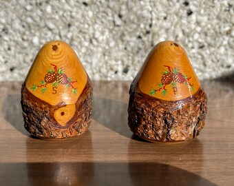 Vintage houten eikelvormig peper- en zoutstel Canada