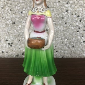 Vintage occupied Japan woman figurine