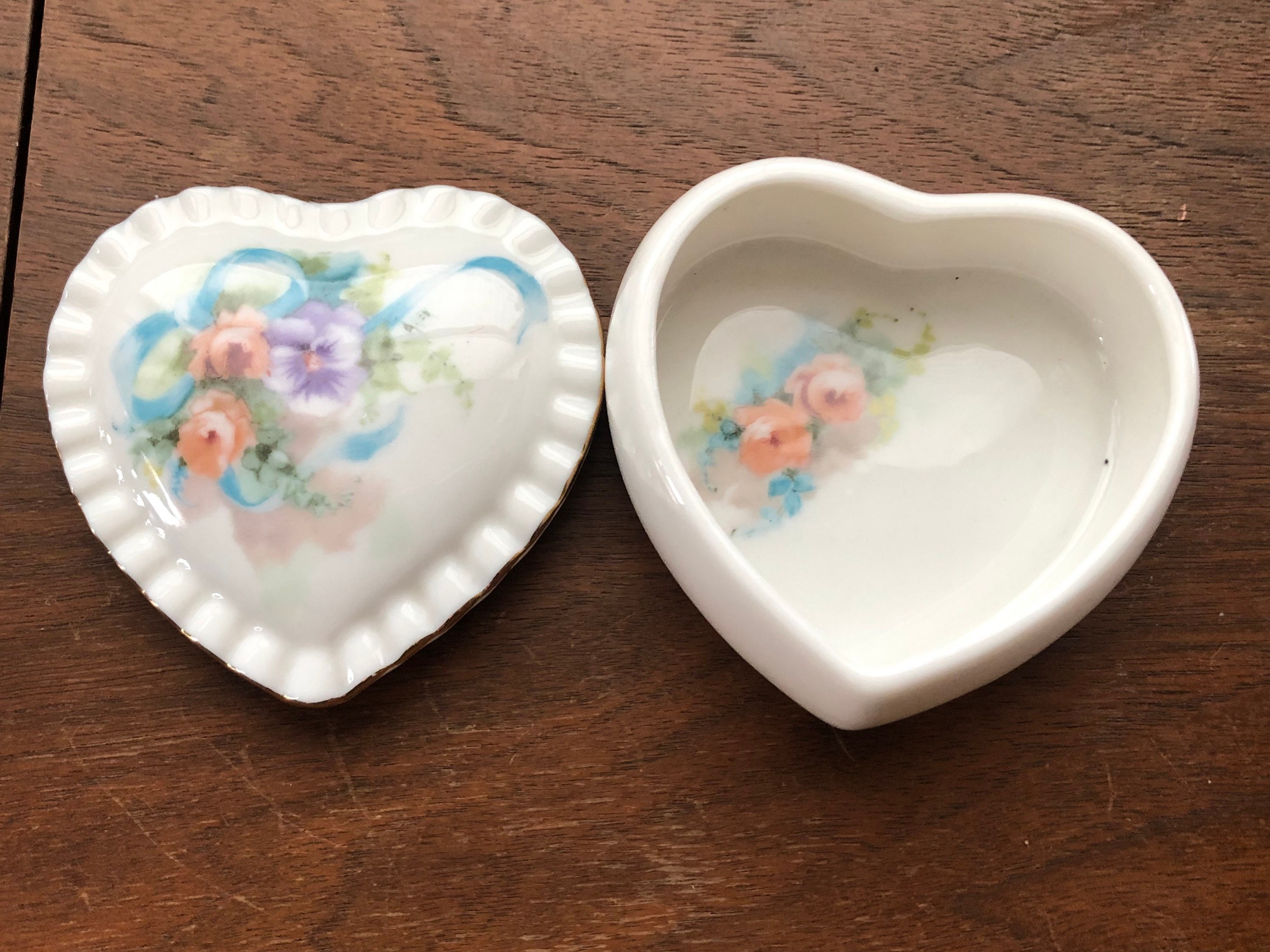 陶芸品　ハート型の 花器 ヴィンテージ磁器 Dakin Terragrafics ハート型花箱 - Etsy 日本