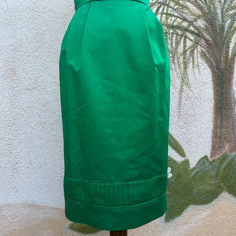 kelly green satin shoes