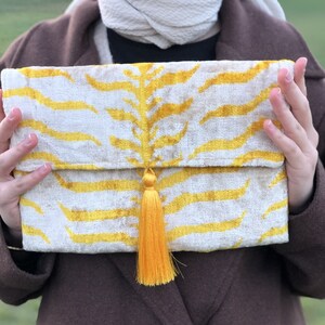 Bolso de mano Ikat, bolso de terciopelo de seda Ikat, bolso de mano para mujer, bolso de noche, bolso para teléfono y cartera, regalo del Día de la Madre, la cadena está incluida