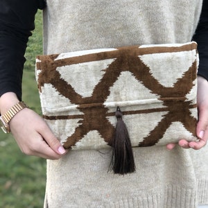 Fluwelen clutch, moderne clutch met kwastje, boho-koppeling damestasje met meerdere vakjes voor geld, smartphone, kaarten, de ketting is inbegrepen