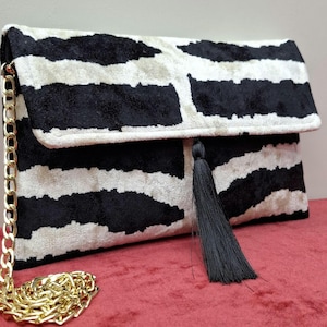 Bolso de mano de terciopelo Ikat con borla y cadena dorada, bolso de hilo