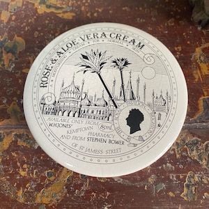 Ungewöhnlicher Vintage Topf Deckel. Eine später hergestellte, wahrscheinlich eine Gedenkfeier. Bildmotiv des Royal Pavilion in Brighton.