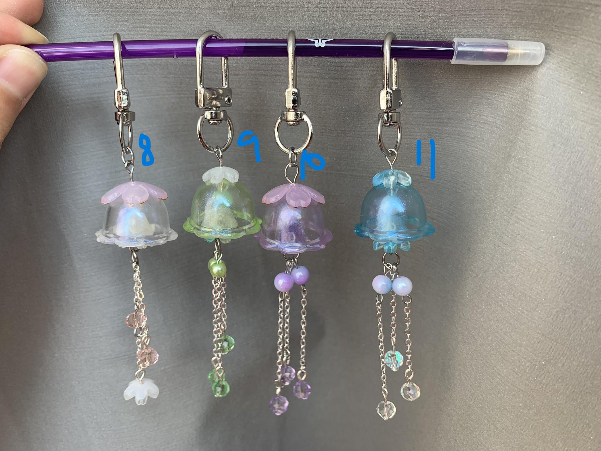 ビーズクリスタルクラゲキーホルダー：虹色のY2Kチャーム - Etsy 日本