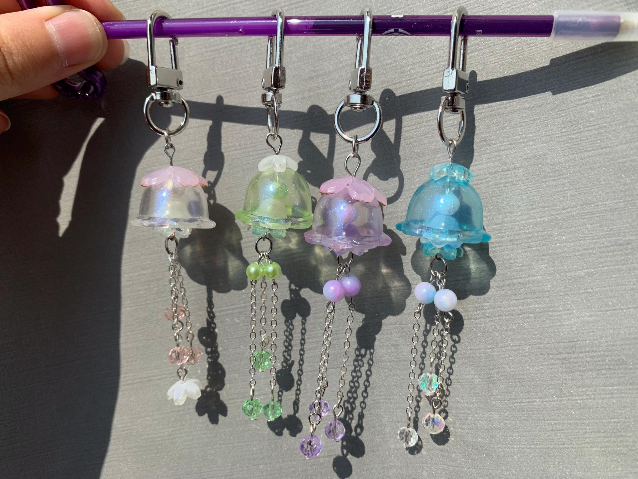 ビーズクリスタルクラゲキーホルダー：虹色のY2Kチャーム - Etsy 日本
