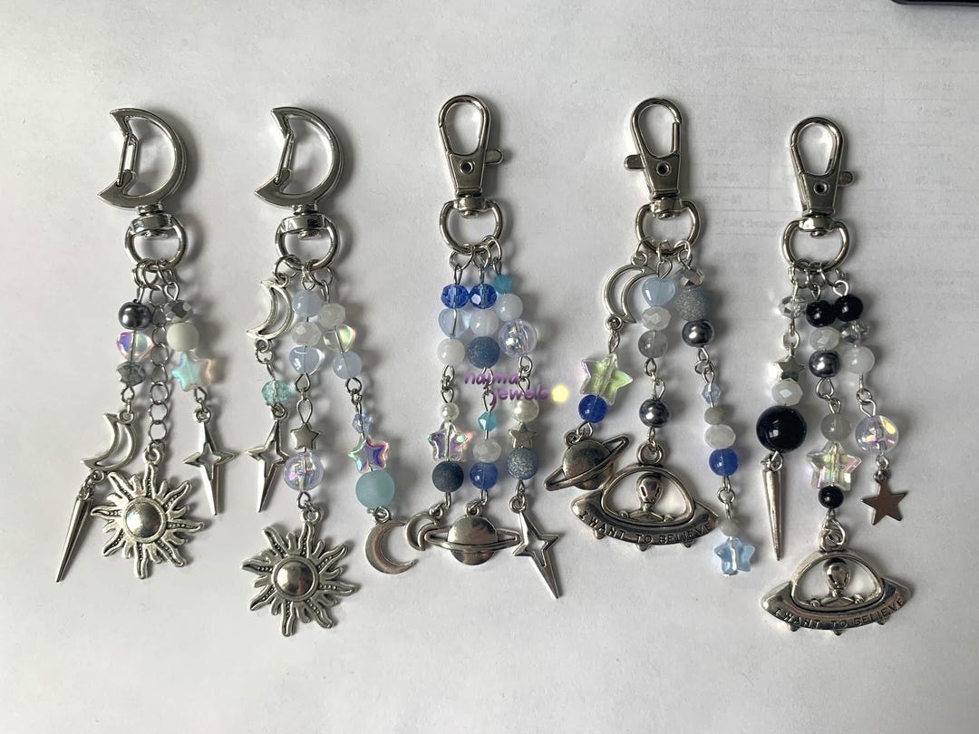 kmrii キーホルダー　ケムリ　キーチェーン 白系　y2k 00s　スカル il_1080xN.6955072281_9ky4.jpg