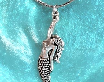 Zeemeermin ketting, zeemeermin hanger, zeemeermin sieraden, kleine zeemeermin ketting, zomer ketting, zee ketting, zomer ketting, surfen, MUZE VAN DE ZEE.
