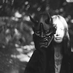Handgjord japansk Hannah-mask för alla storlekar, helmask, väggdekor, Halloween Silver teeth