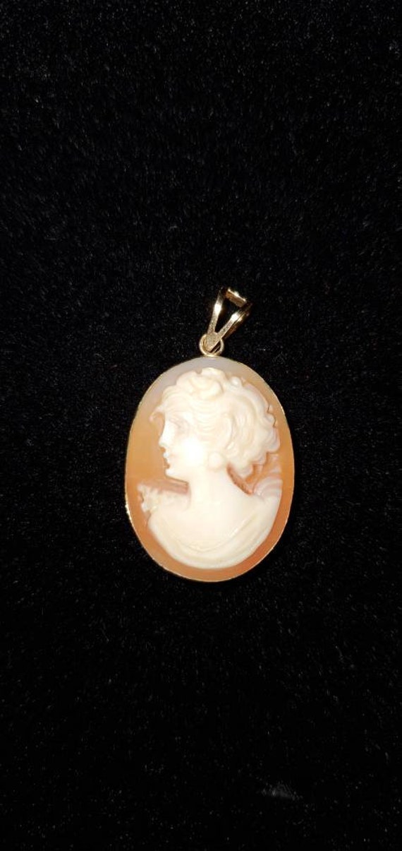 14k Gold Double Sided Vintage Hand Carved Cameo Pe