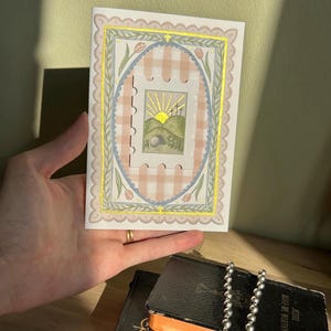 Katholische Osterkarte mit handgemalten Goldakzenten Kreuzen auf dem Hügel mit offenem Grab. Handgemacht, 3D, A6 mit Umschlag.